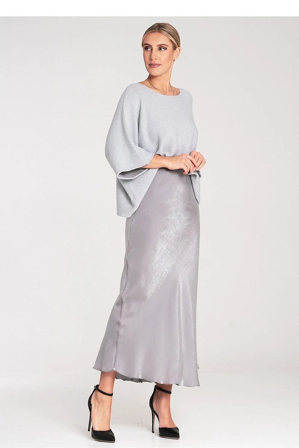 Robe à deux tons noire et argentée en satin longue évasée buste ajusté bretelles fines femme occasion élégante