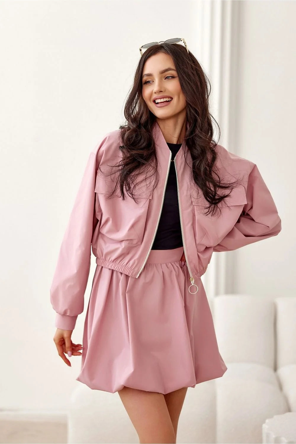 Ensemble mode coordonné blouson et jupe rose poudré manches longues élastiques fermeture éclair tissu léger femmes