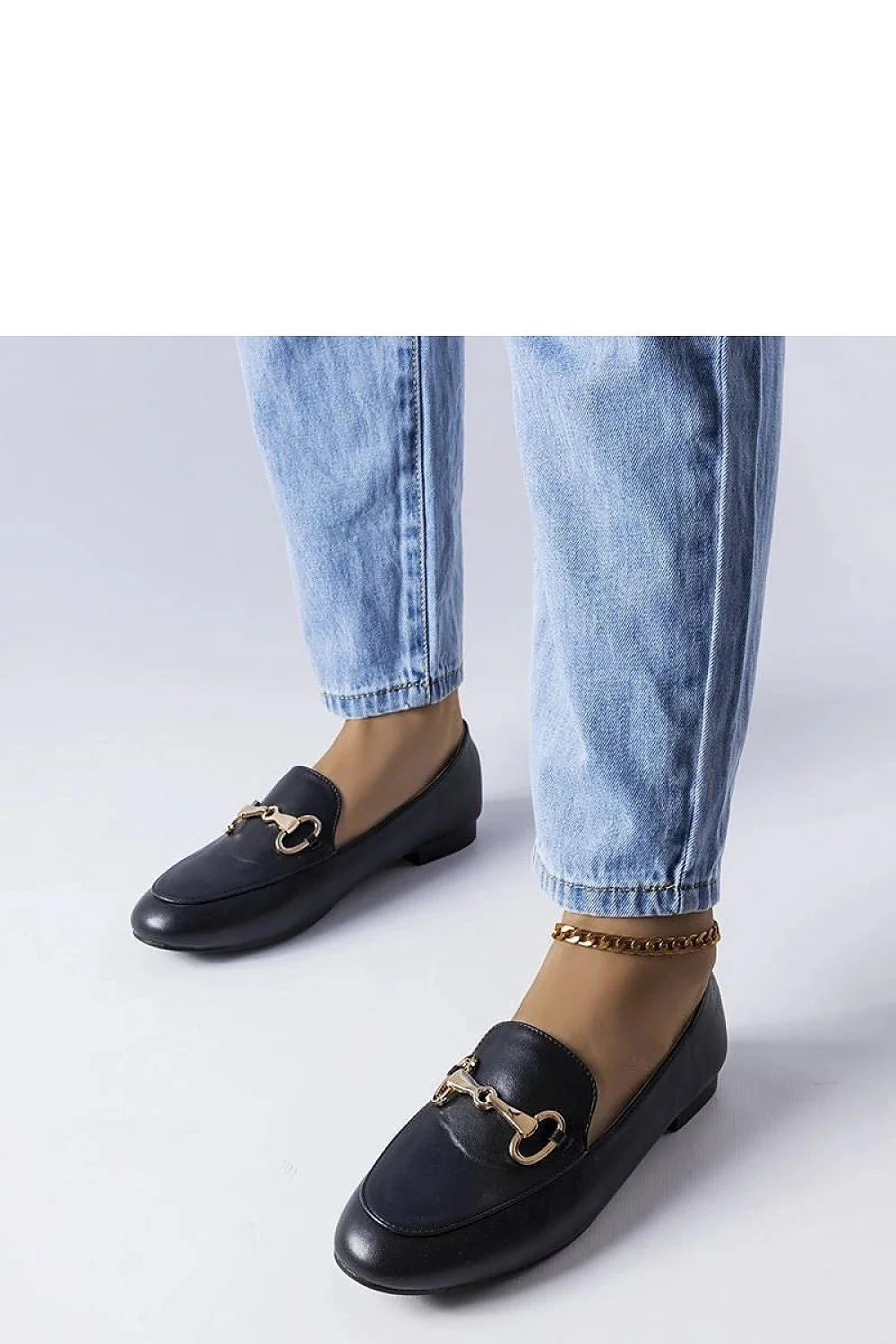 Mocassins classiques élégants pour femmes noir cuir écologique boucle dorée confort semelle plate taille standard