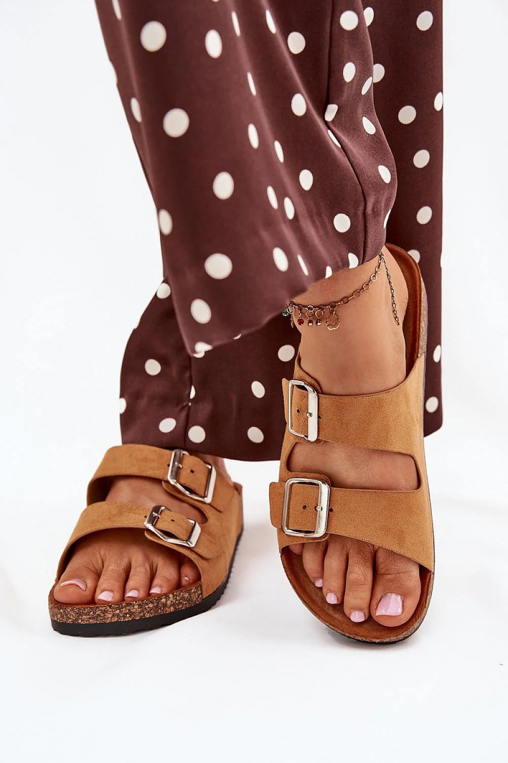 Sandales femmes style estival deux brides larges suédé écologique semelle liège antidérapante talon 2cm camel