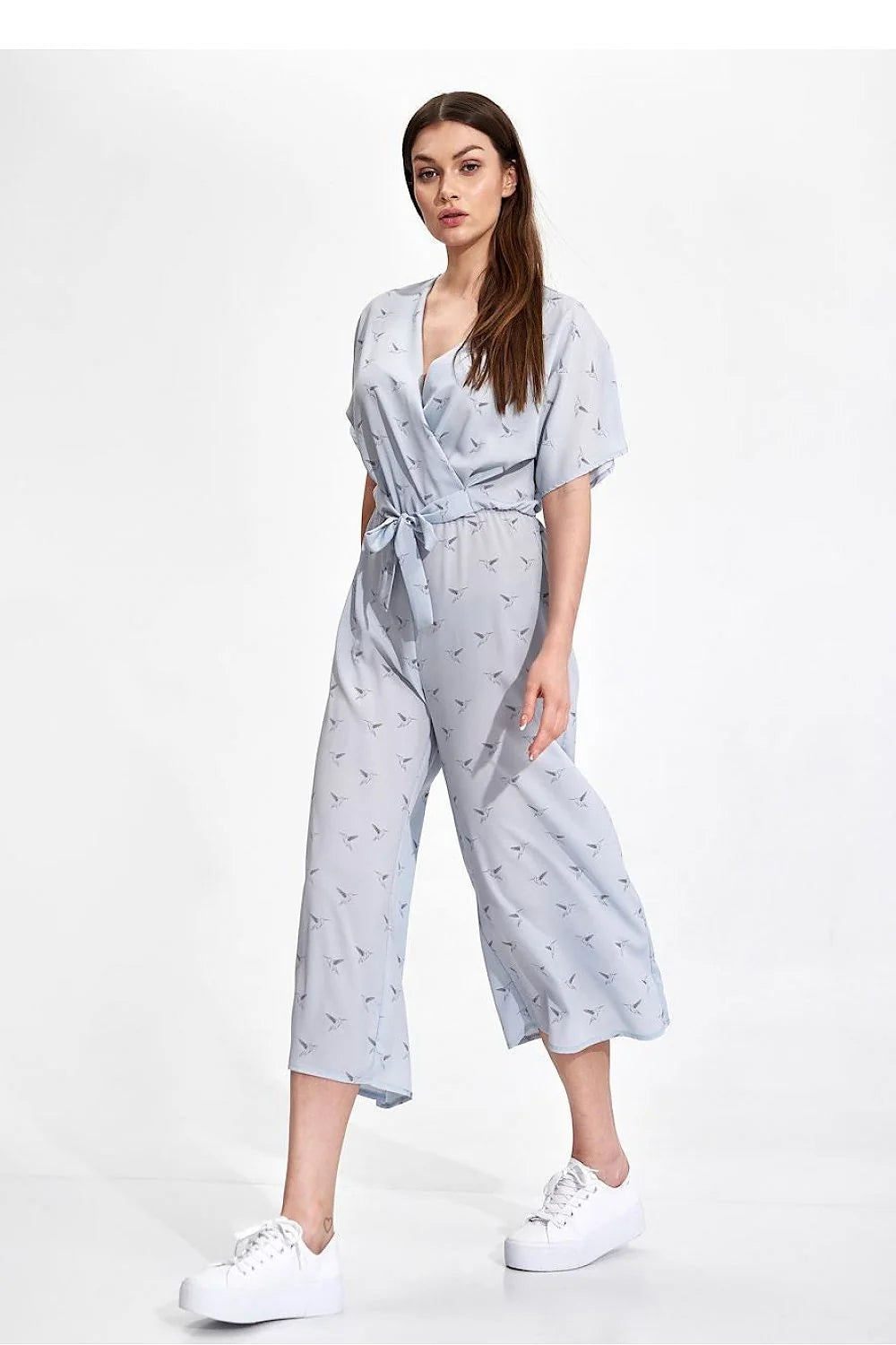 Combinaison Figl pour femme, design élégant, coupe fluide, manches courtes, encolure V croisée, beige rosé, vêtement mode, occasion décontractée, style moderne