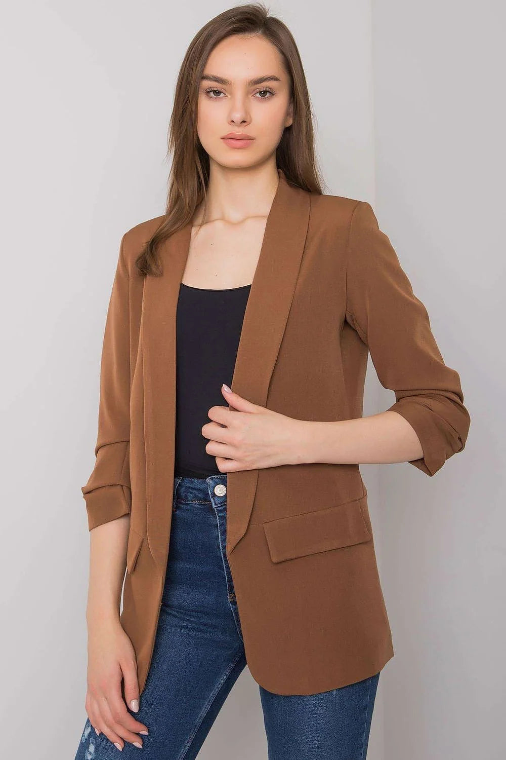 Blazer femme crêpe fluide élégant marron cognac ajusté manches retroussées col châle poches rabat
