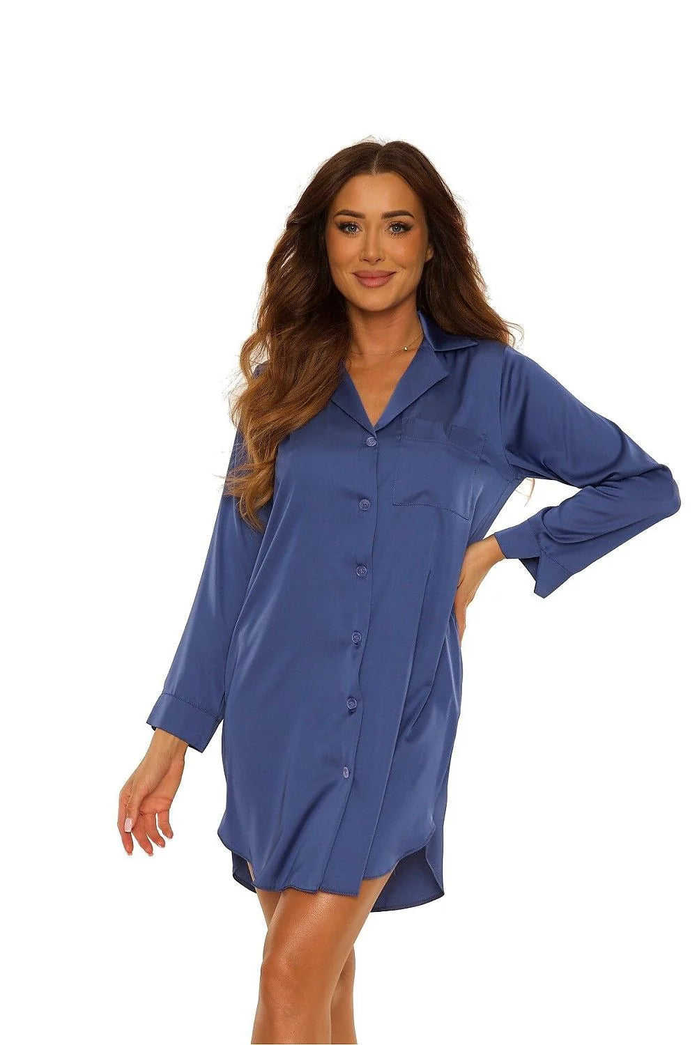 Chemise de nuit élégante longue manches longues col à revers poche poitrine satinée couleur bleu foncé femme