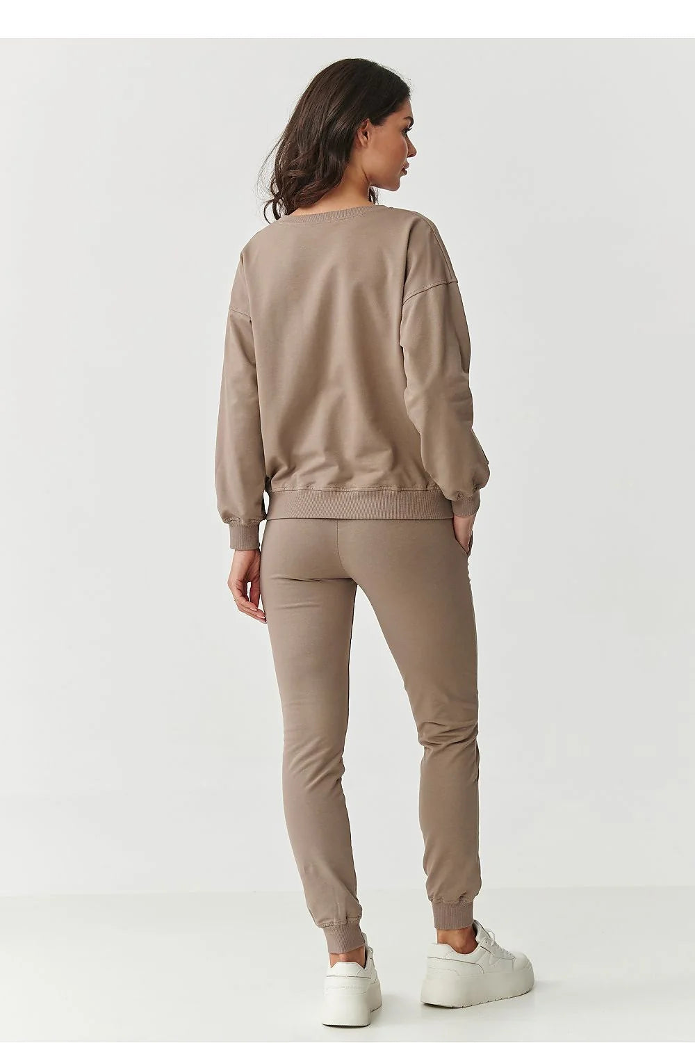 ensemble jogging femme sweat oversize col rond jogger slim taupe molleton côtelé coton extensible confortable minimaliste poches latérales poignets élastiques