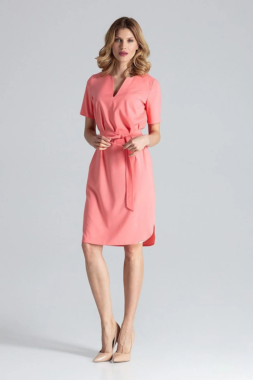 robe chemise ceinturée mi longue genoux manches courtes col V coupe droite féminine imprimé animal beige doré fluide polyester