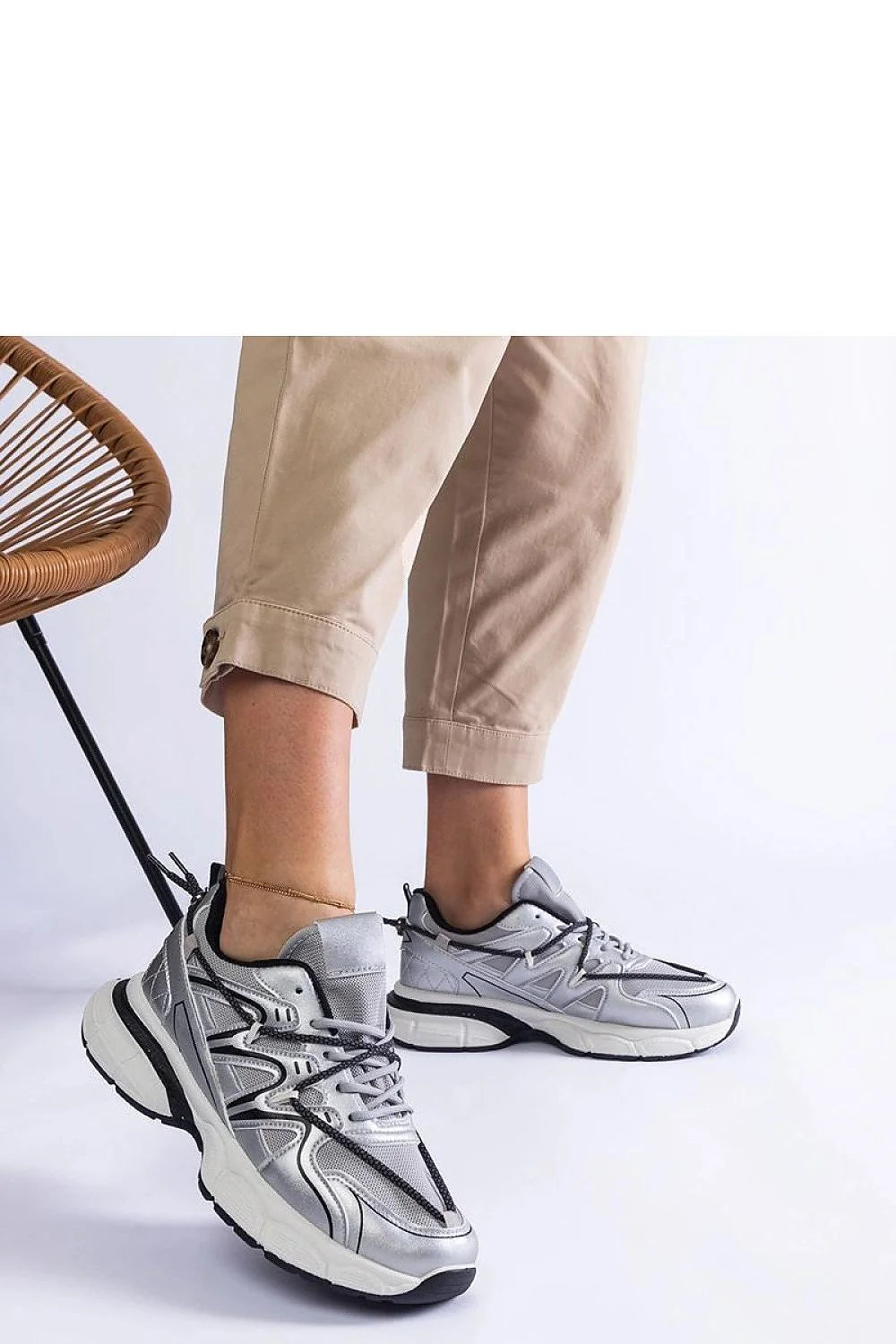 Baskets pour femmes élégantes en argent avec semelle massive Colunga Hurtado cuir artificiel confort style urbain