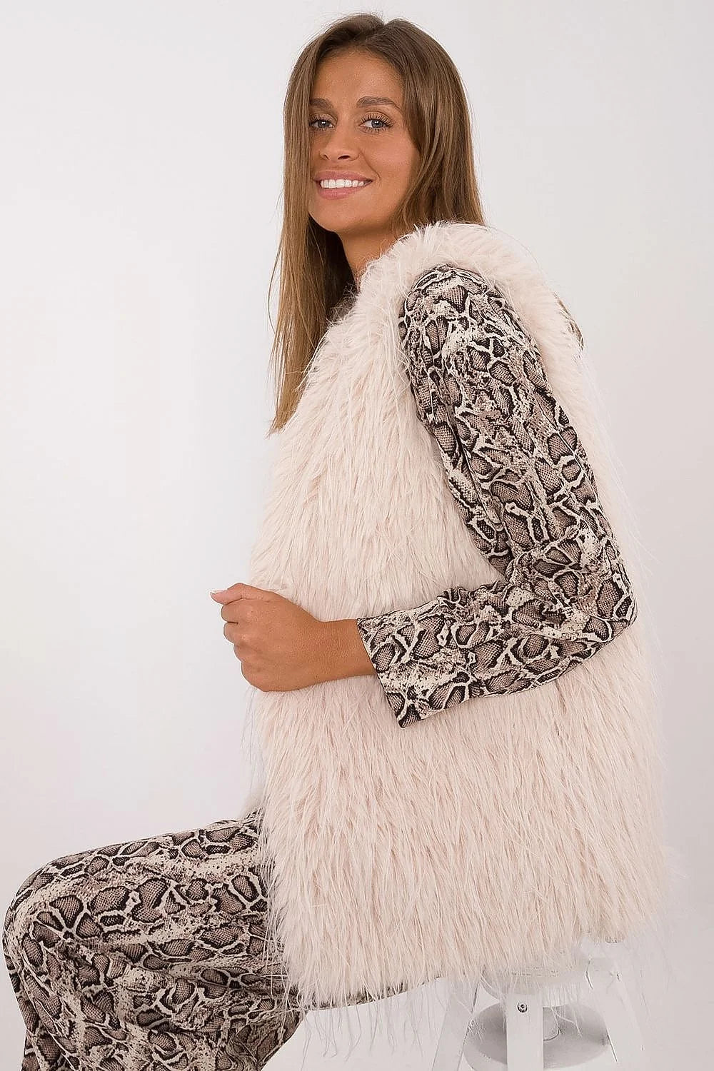 Gilet en fausse fourrure sans manches élégant pour femmes, couleur ivoire, style chic, coupe droite, occasion soirée, tendance 2023