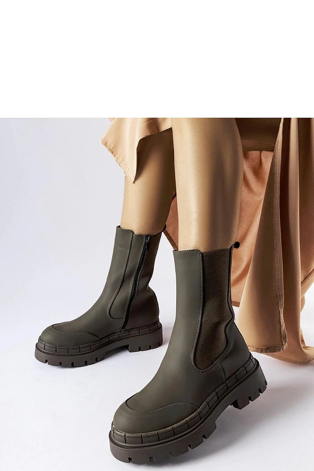 Bottes femmes vert kaki design militaire tige montante semelle cramponnée caoutchouc robuste style urbain mode tendance