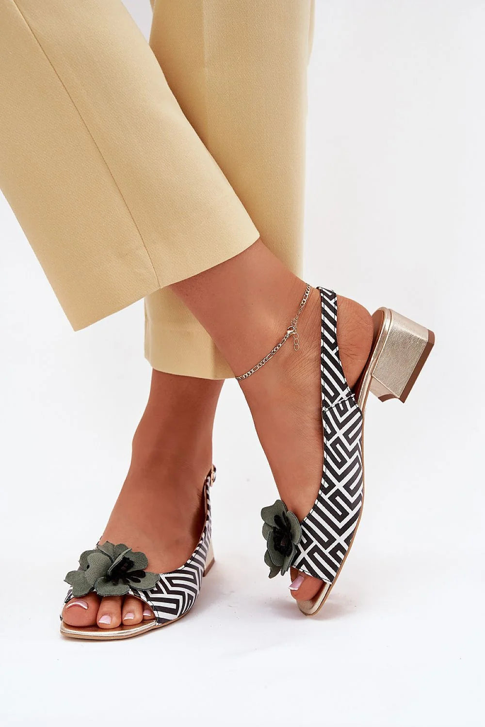 Sandales à talons carrés dorés pour femmes, design géométrique, fleur verte, cuir synthétique imprimé, ajustable, été 2023, Laura Messi