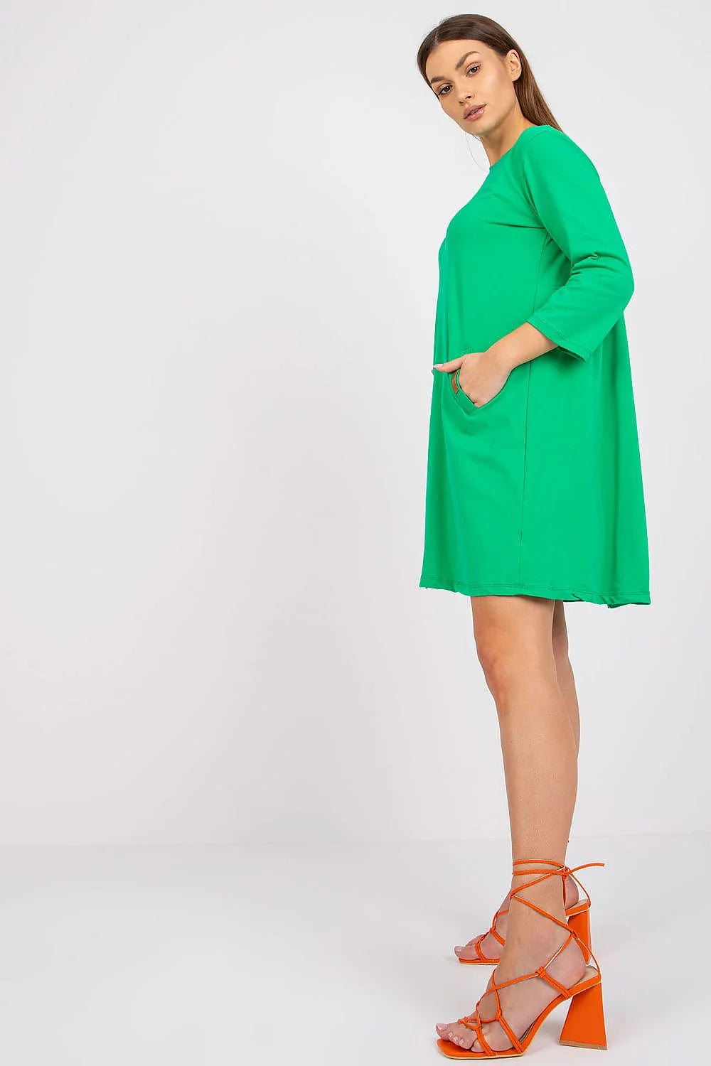 Robe ample verte coton moderne manches 3/4 poches latérales style décontracté mode féminine élégante