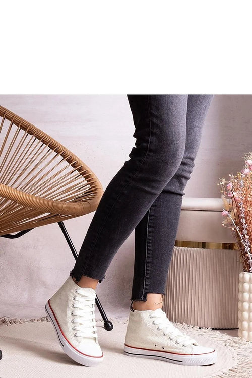 baskets montantes femme toile blanche semelle caoutchouc rouge lacets blancs œillets métalliques renfort cheville flexible antidérapante silhouette épurée casual rétro