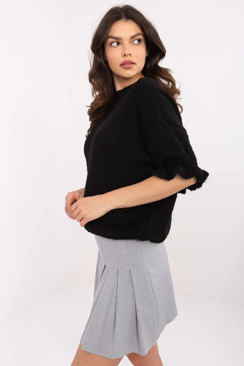 chandail femme élégant décontracté manches troisquarts volants col rond maille bouclette noire coupe ample petits noeuds decoratifs finition droite confort
