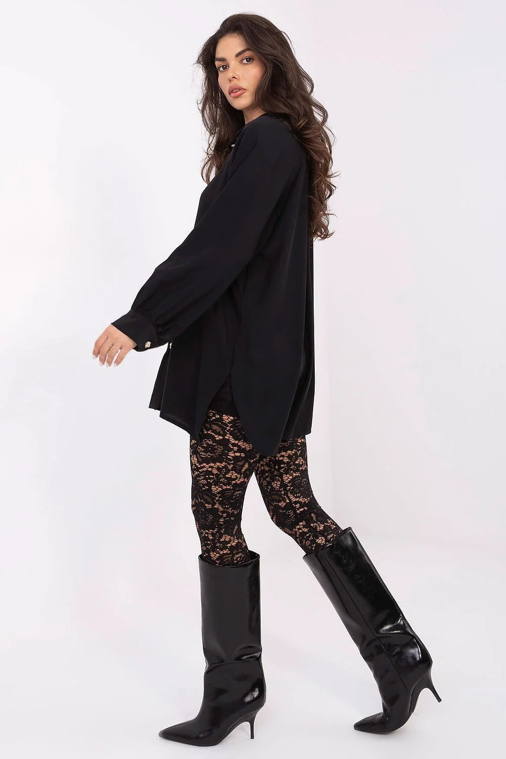 chemise tunique femme oversize noire col classique manches longues bouffantes poignets froncés boutons bijoux dorés tissu fluide polyester