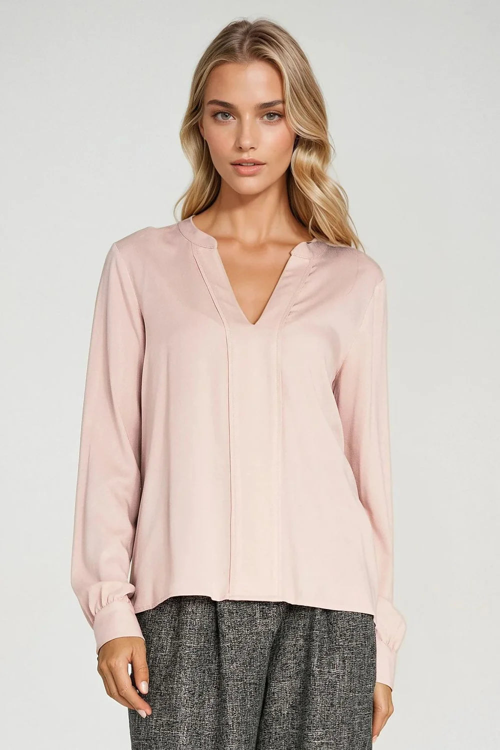 chemise blouse femme manches longues col V viscose légère fluide satinée rose poudré coupe régulière poignets froncés boutonnée base droite