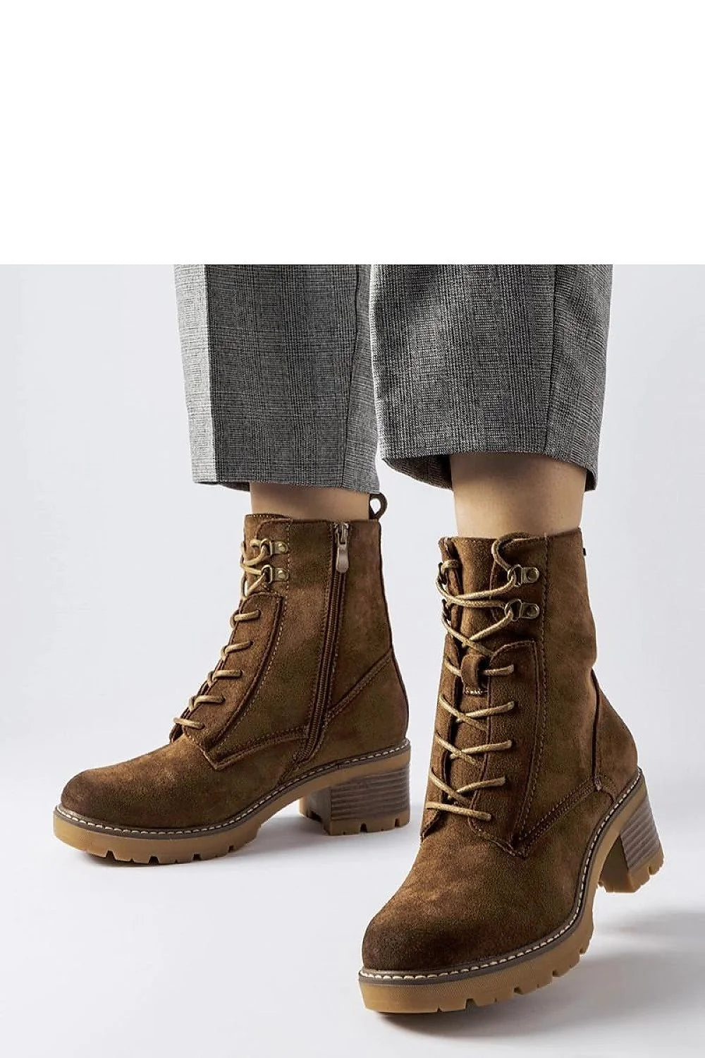 bottines femme suède marron lacets œillets métalliques fermeture éclair semelle caoutchouc crantée talon bloc moyen confort antidérapant couture apparente élégance