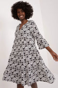 Robe graphique moderne femme noir et blanc motifs géométriques été silhouette trapèze manches trois-quarts V-neck