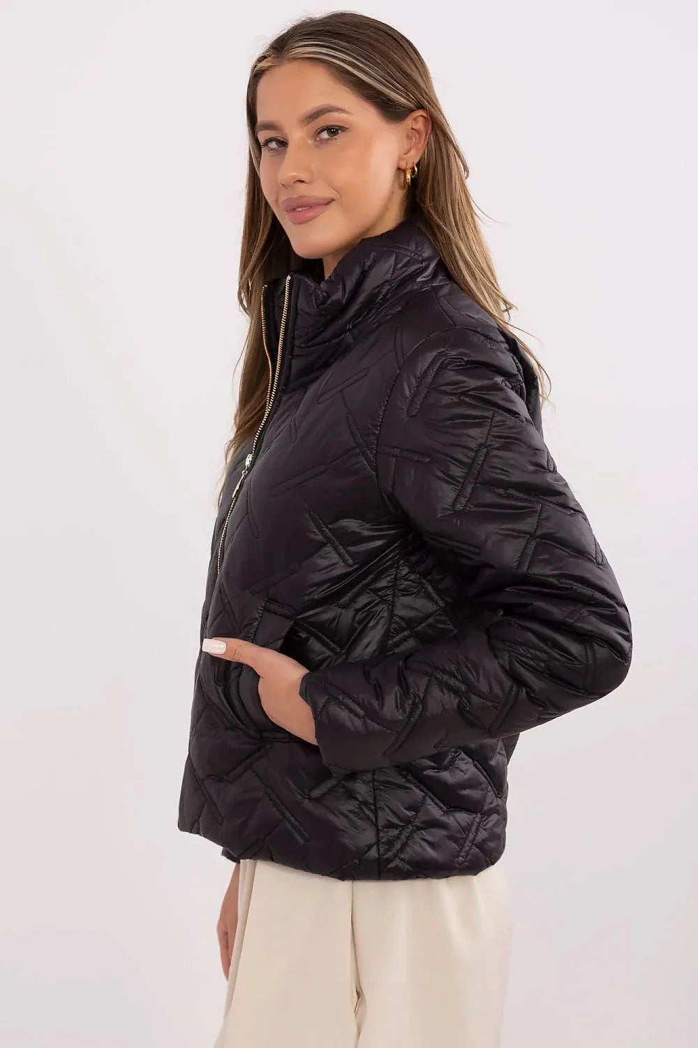 Veste Italy Moda quiltée élégante pour femmes, style moderne, coupe cintrée, matériau haute qualité, idéale pour transition saisonnière