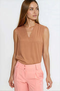 chemisier femme terracotta fluide viscose élasthanne sans manches encolure V poche poitrine épaules structurées coupe droite polyvalente