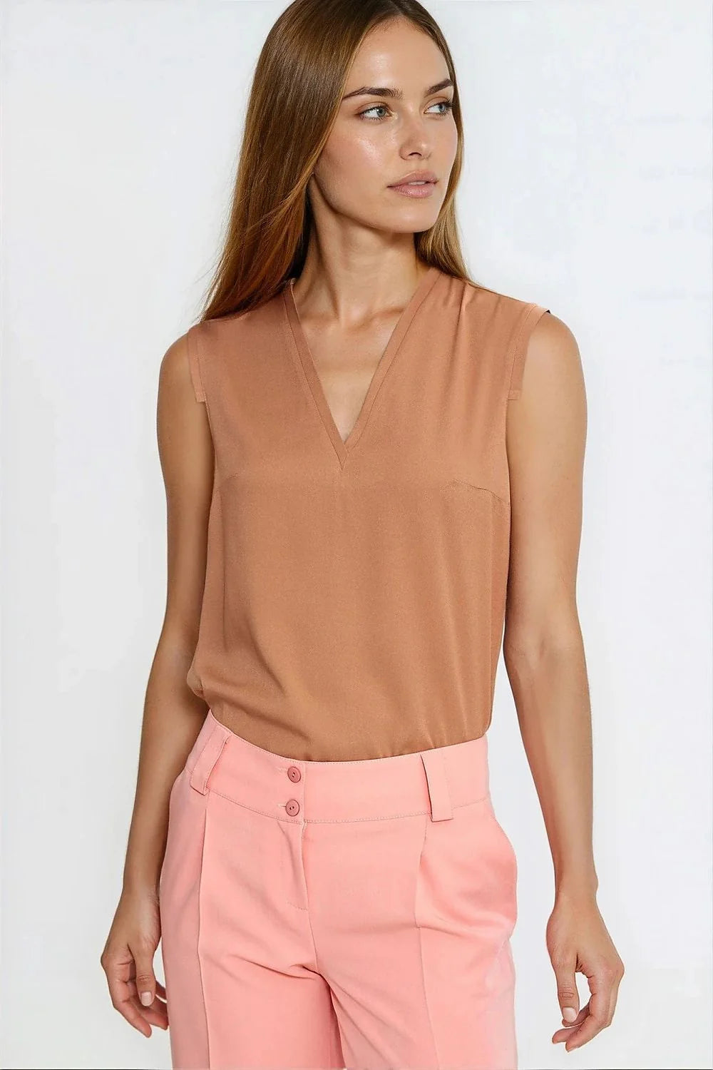 chemisier femme terracotta fluide viscose élasthanne sans manches encolure V poche poitrine épaules structurées coupe droite polyvalente