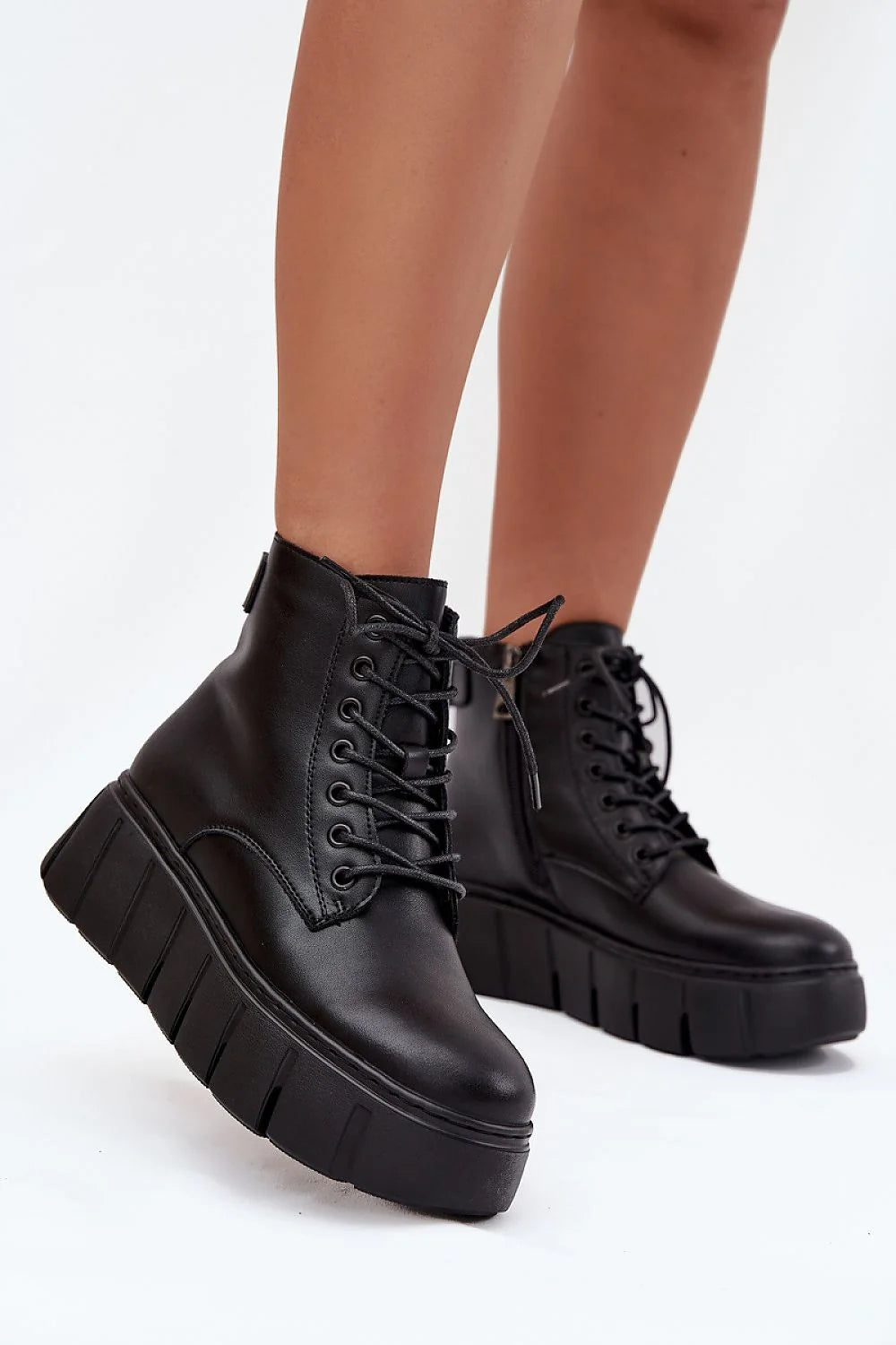 bottines Vinceza femme montantes lacées fermeture éclair cuir naturel doublure fourrure artificielle plateforme épaisse crantée noir bout rond oeillets métalliques