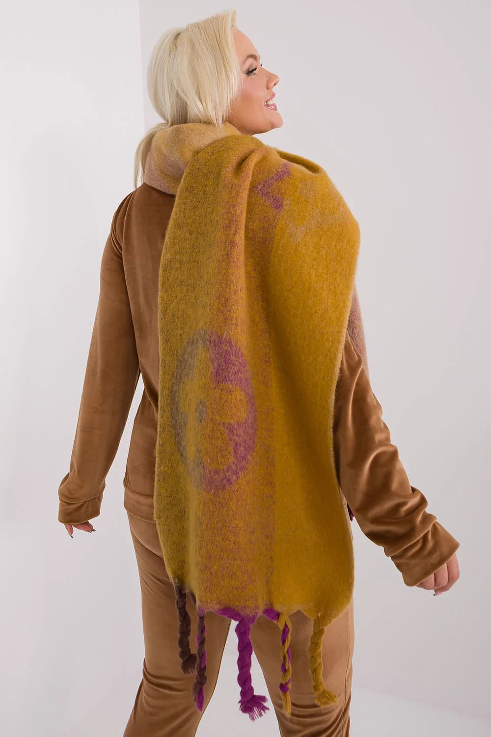 Châle écharpe design coloré en polyester bordeaux ocre beige franges torsadées pour femmes automne hiver versatile porté多种方式 élégant