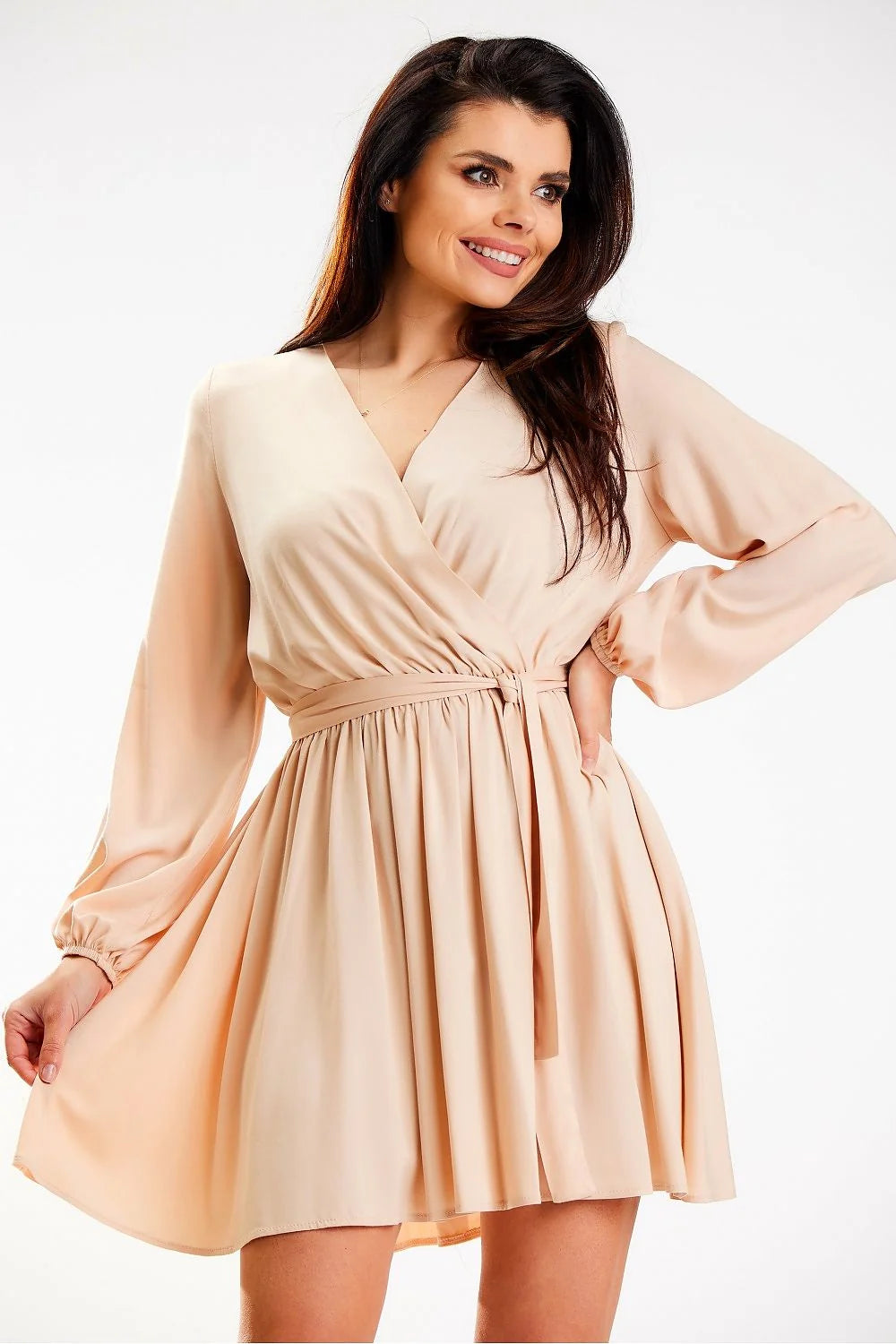 Robe élégante pour femme coupe courte manches longues ceinture en tissu Peachrobe awama occasionnels