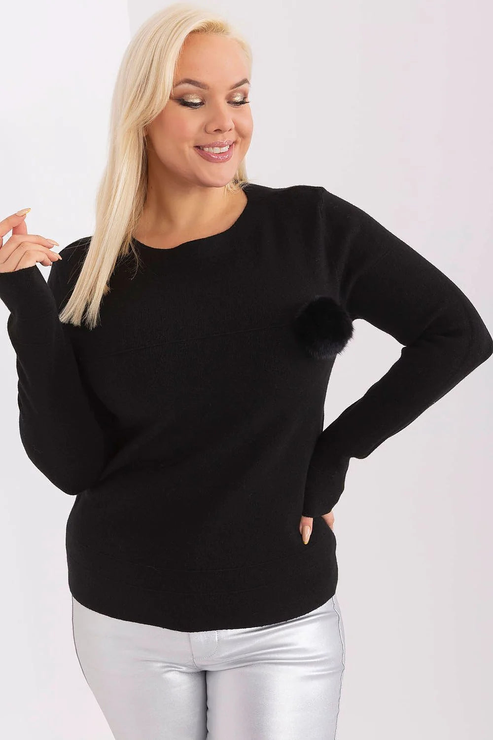 pull femme grande taille noir manches longues coupe droite encolure ronde maille fine pompon fausse fourrure doux chaud extensible élégant