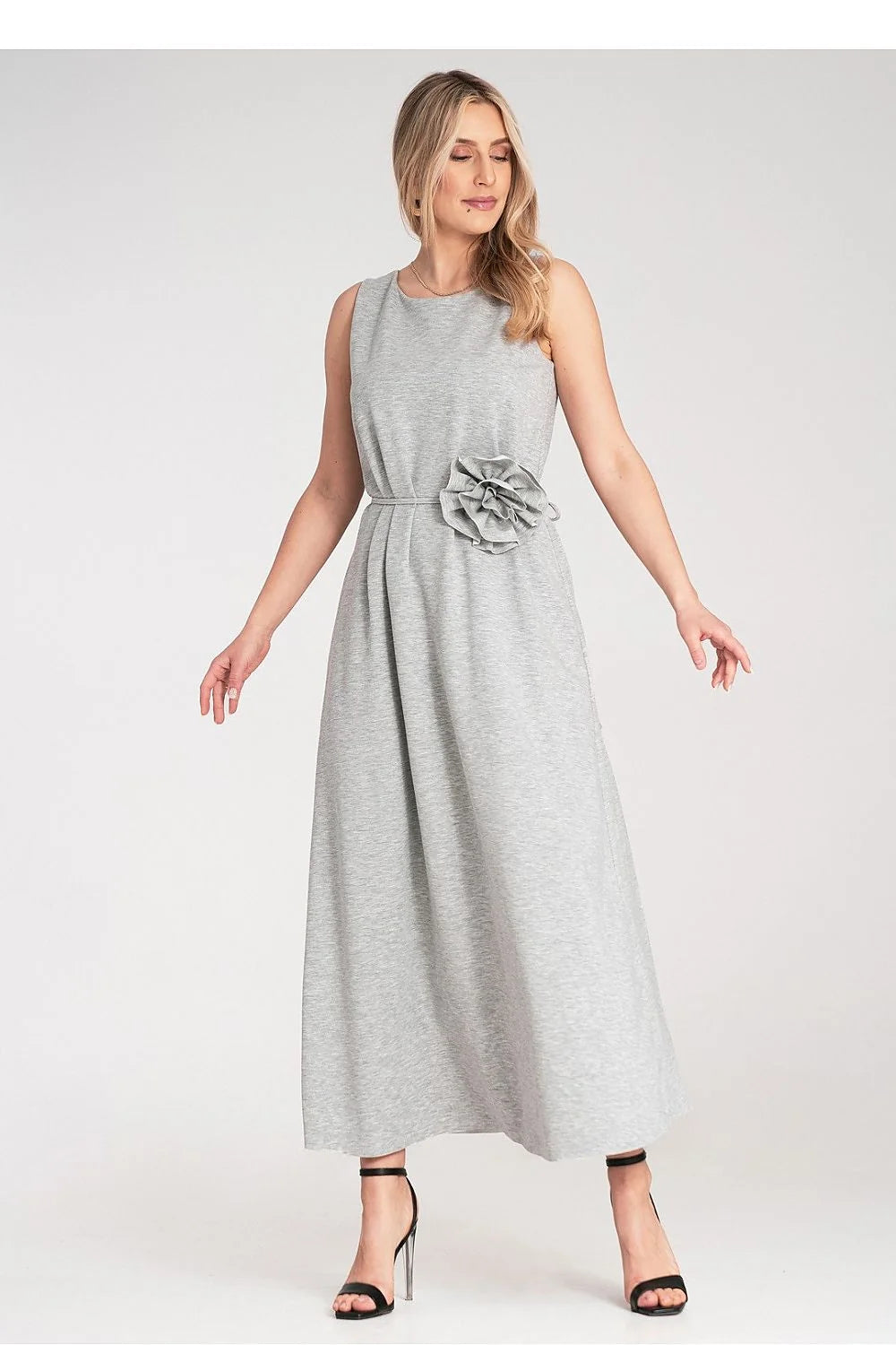Robe de jour élégante sans manches en jersey gris détails fleuris ajustée taille universelle femme