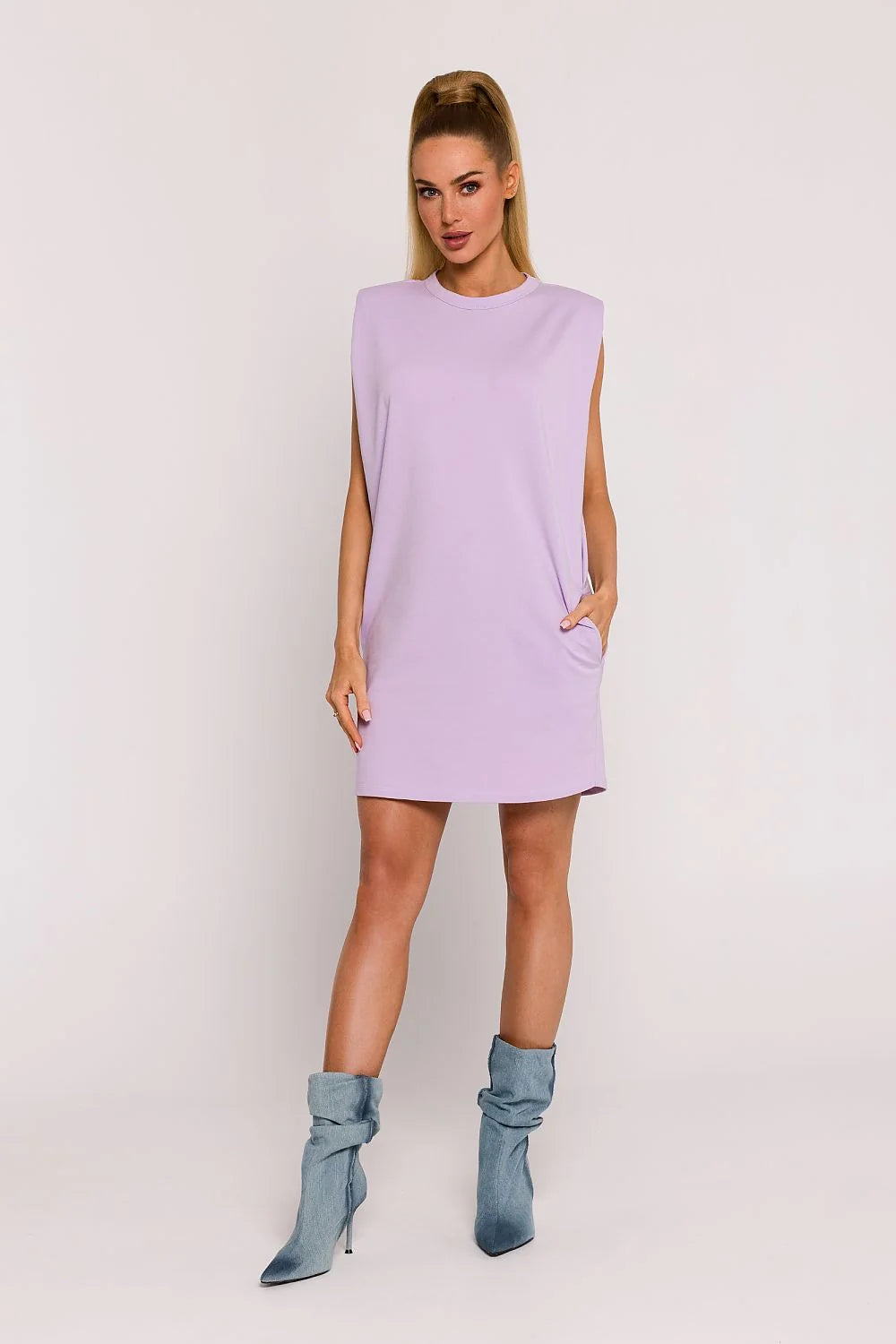 Robe de jour Moe tricotée oversize style polonais couleur lilas pâle sans manches épaules structurées robe femme été