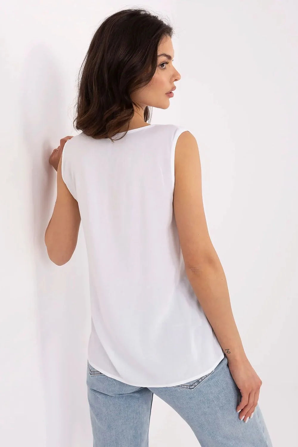 Sublevel chemisier sans manches col V fluide blanc viscose léger aéré semi transparent évasé ourlet arrondi minimaliste casual chic polyvalent