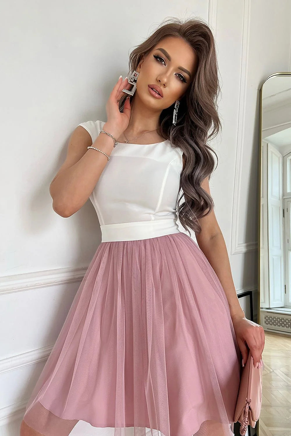 Robe de soirée élégante couleur rose pâle sans manches tulle skater silhouette ajustée femme