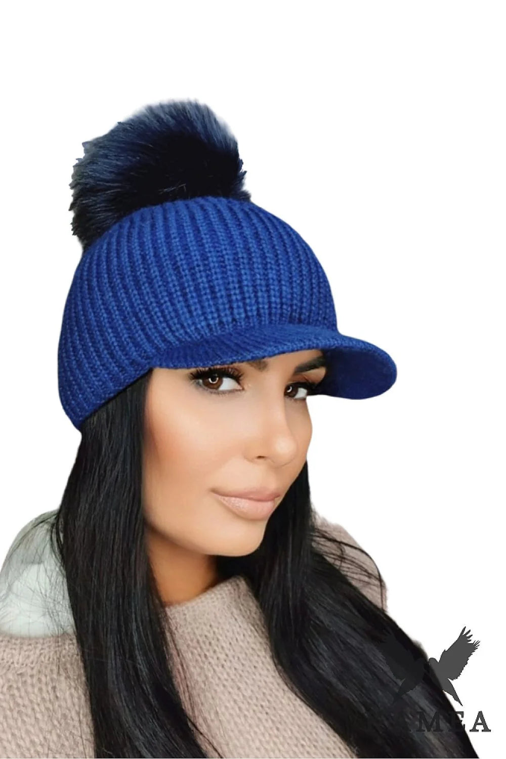 Bonnet d'hiver pour femme style moderne visière bleu marine pompon laine mohair isolation thermique confort froid