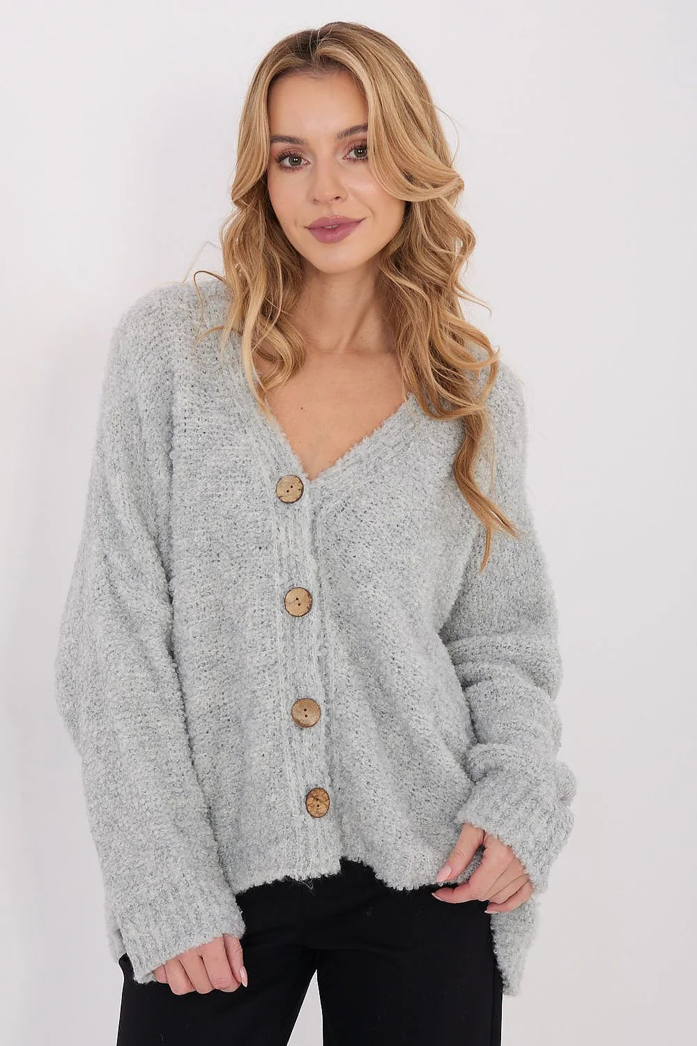 cardigan femme oversize maille bouclette gris col V profond boutons gros effet bois coupe loose manches longues pelucheuse