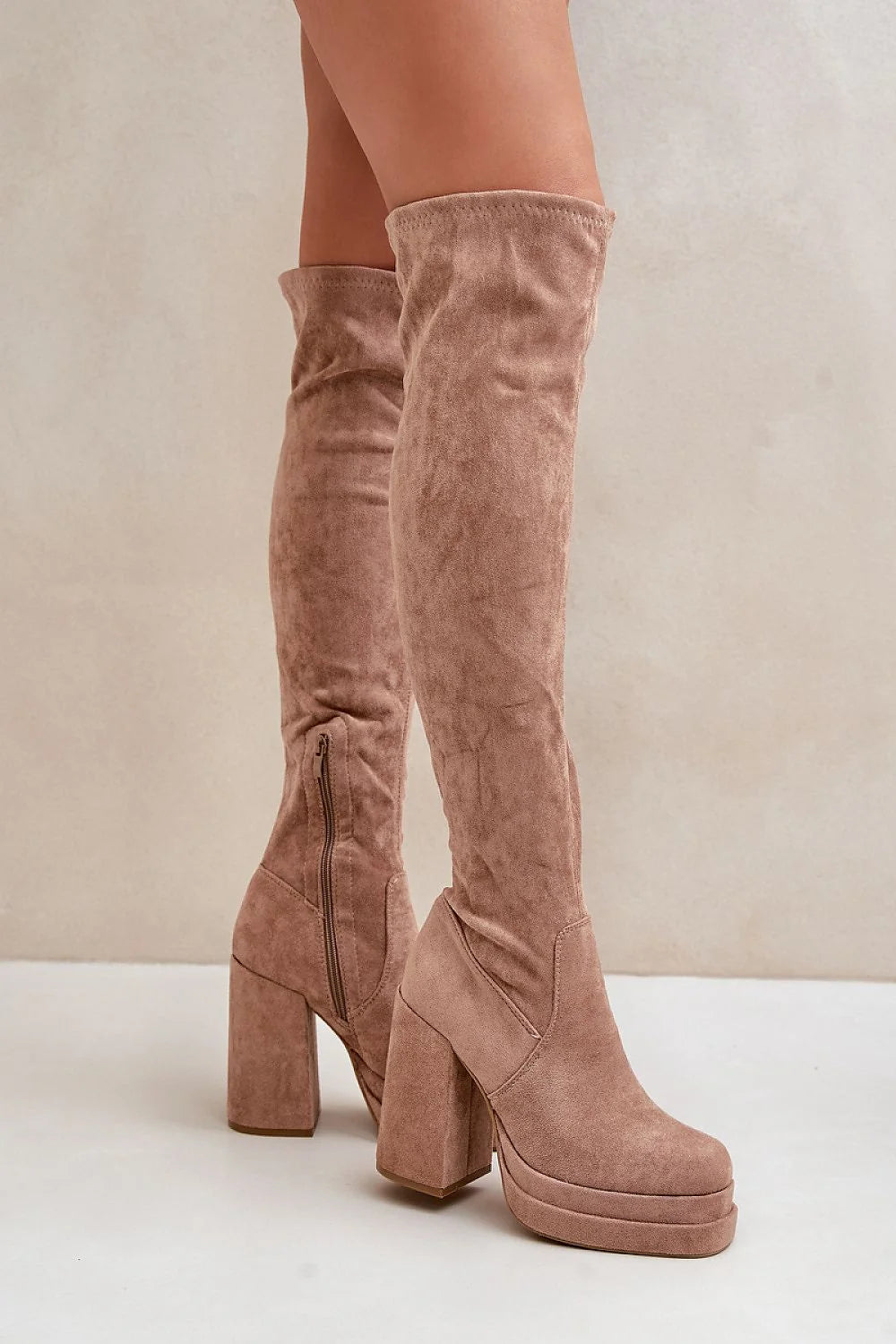 Bottes longues style sur le genou plateforme talon épais suédine écologique beige taupe femmes confort