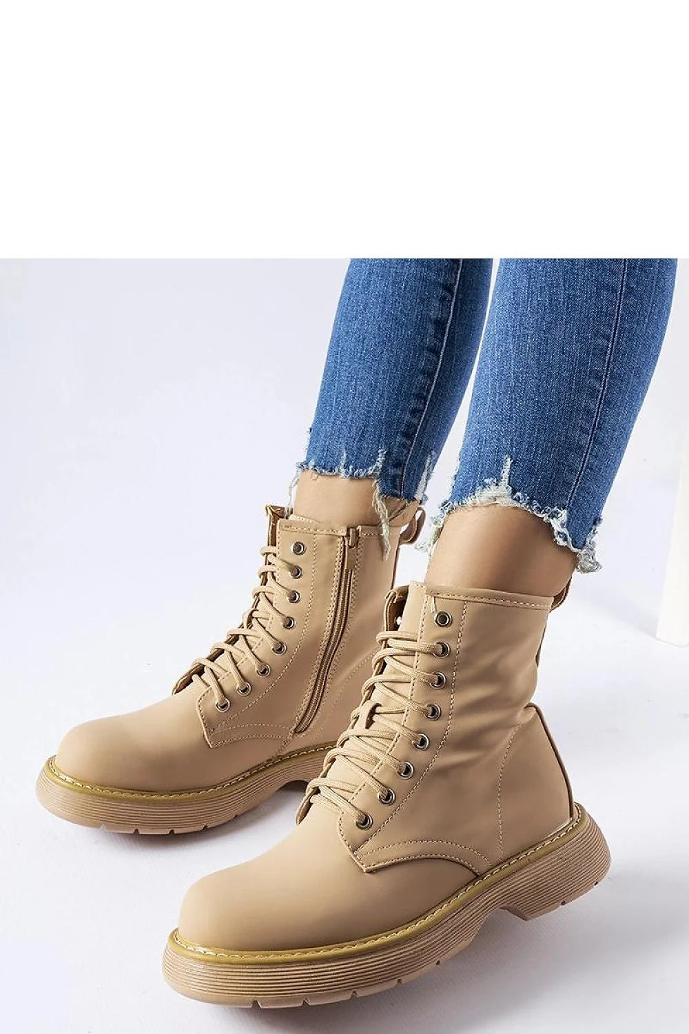 bottes trappeur Solea beige camel montantes cheville zip latéral lacets œillets métalliques semelle crantée plateforme gomme surpiqûre contrastante cuir synthétique