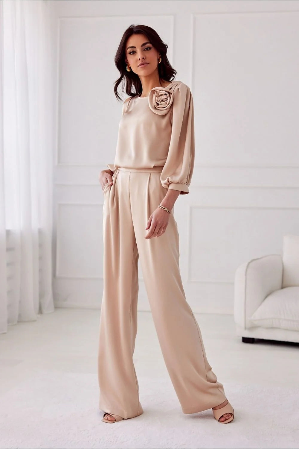 Pantalon femme élégant en satin nude taille haute jambes larges ceinture intégrée occasionnelle style moderne Roco Fashion