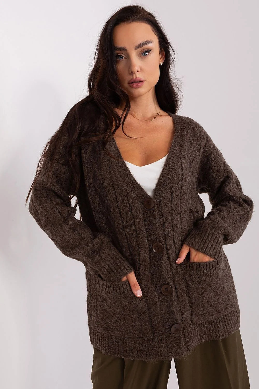 Cardigan femme en laine marron foncé col V profond boutons marron manches longues poches rib côtelé coupe ample