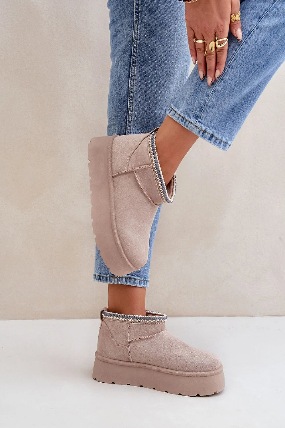Bottes de neige pour femmes élégantes suédine écologique doublure douce plateforme confort froid broderie subtile hiver quotidien