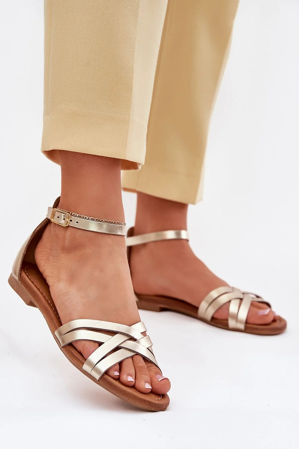 Sandales pour femmes élégantes style moderne cuir naturel semelle plate talon plat ajustables Maciejka