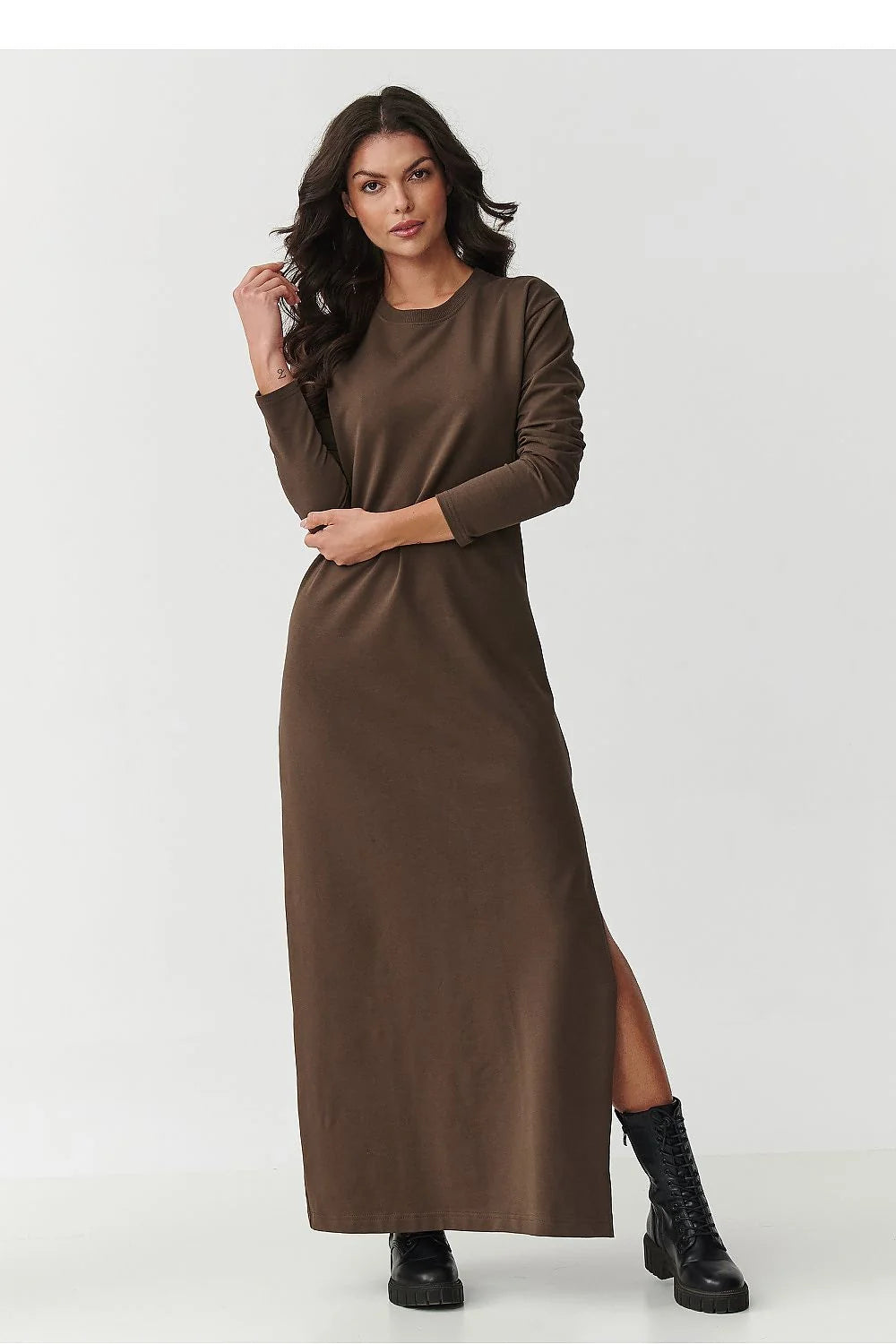 robe longue maxi casual manches longues col rond coupe droite décontractée marron cacao jersey doux légèrement extensible fente latérale cheville
