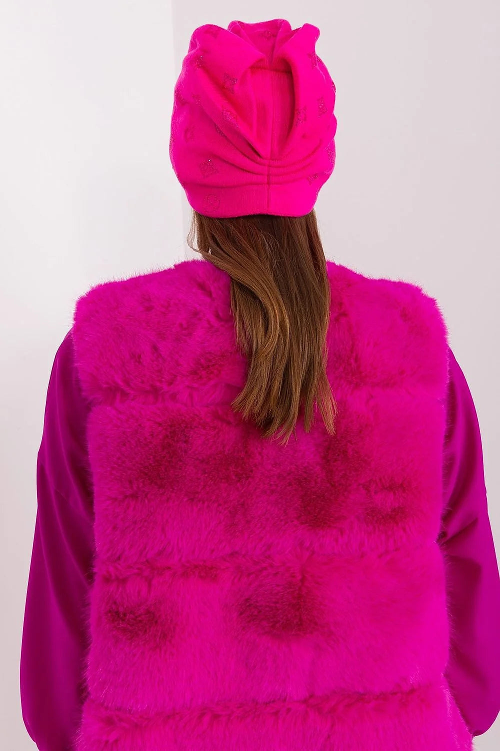 ensemble fuchsia vif bonnet maille extensible assorti robe manches longues bouffantes coupe fluide polyester léger confortable gilet fausse fourrure pelucheuse