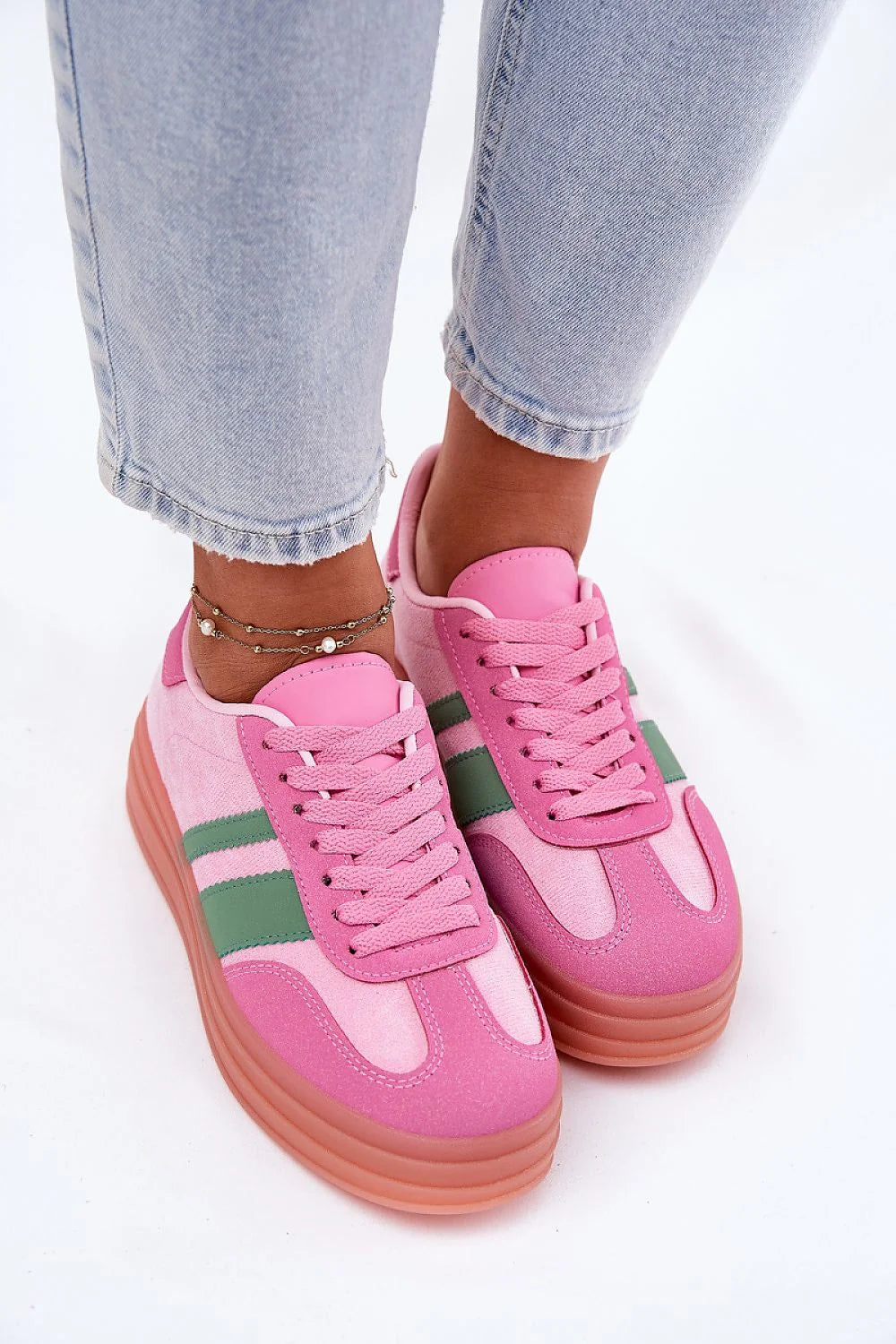 Chaussures de sport modernes pour femmes design coloré confort tout au long de la journée cuir écologique semelle amortie