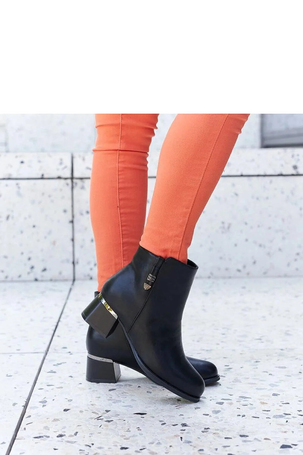 Bottines noires à talon stiletto en cuir verni de haute qualité, fermeture éclair latérale, bandes métalliques argentées, confortable, polyvalente pour femme, mode urbain et professionnel