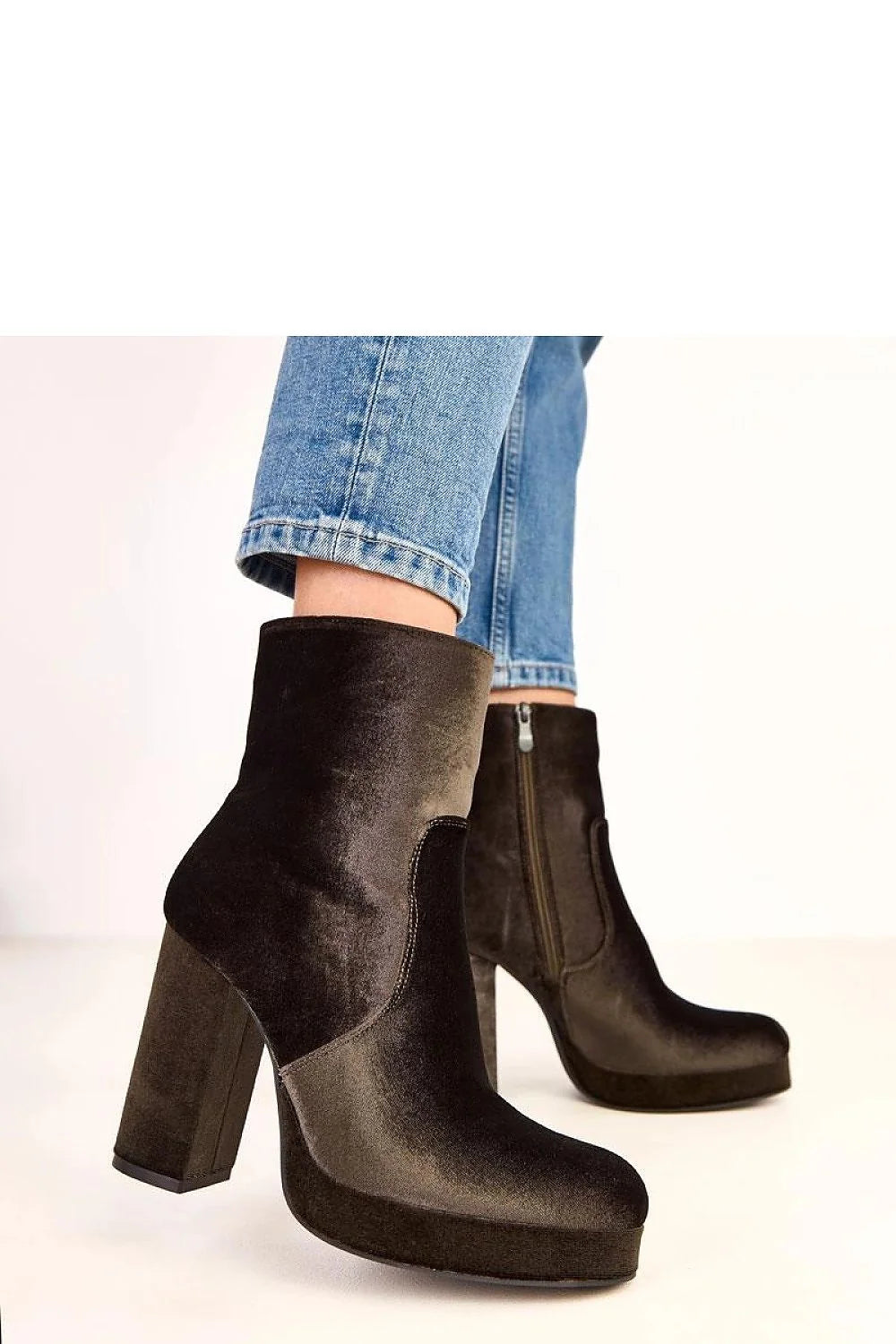 bottines femme cheville talon onze centimètres plateforme deux centimètres talon bloc bout rond fermeture éclair cuir suédé écologique noir chic