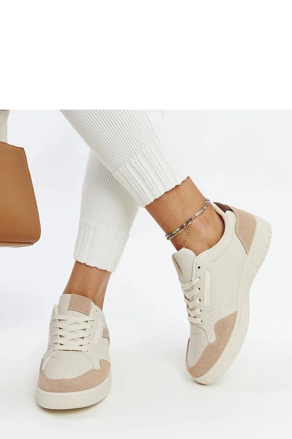 baskets femmes basses beige crème brocart cuir synthétique suède pailleté discret lacées bout rond semelle gomme épaisse rembourrées