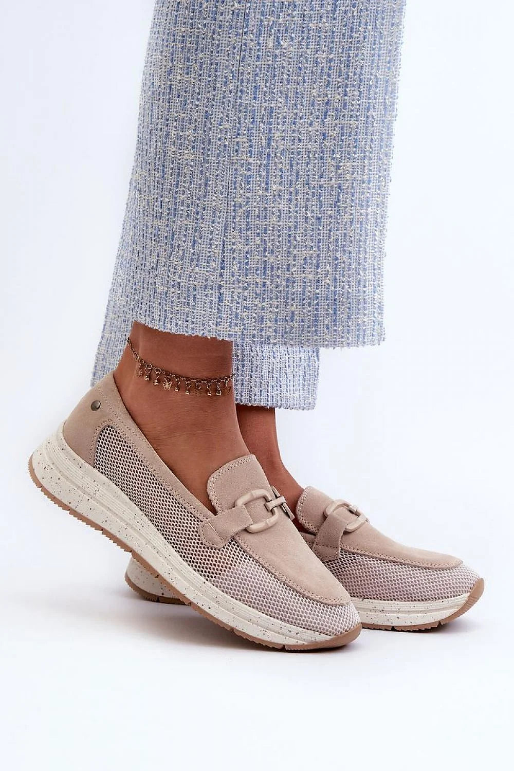 mocassins femmes confortables perforés talon compensé chic beige suède bout arrondi bride boucle semelle plateforme crantée amortissante quotidien