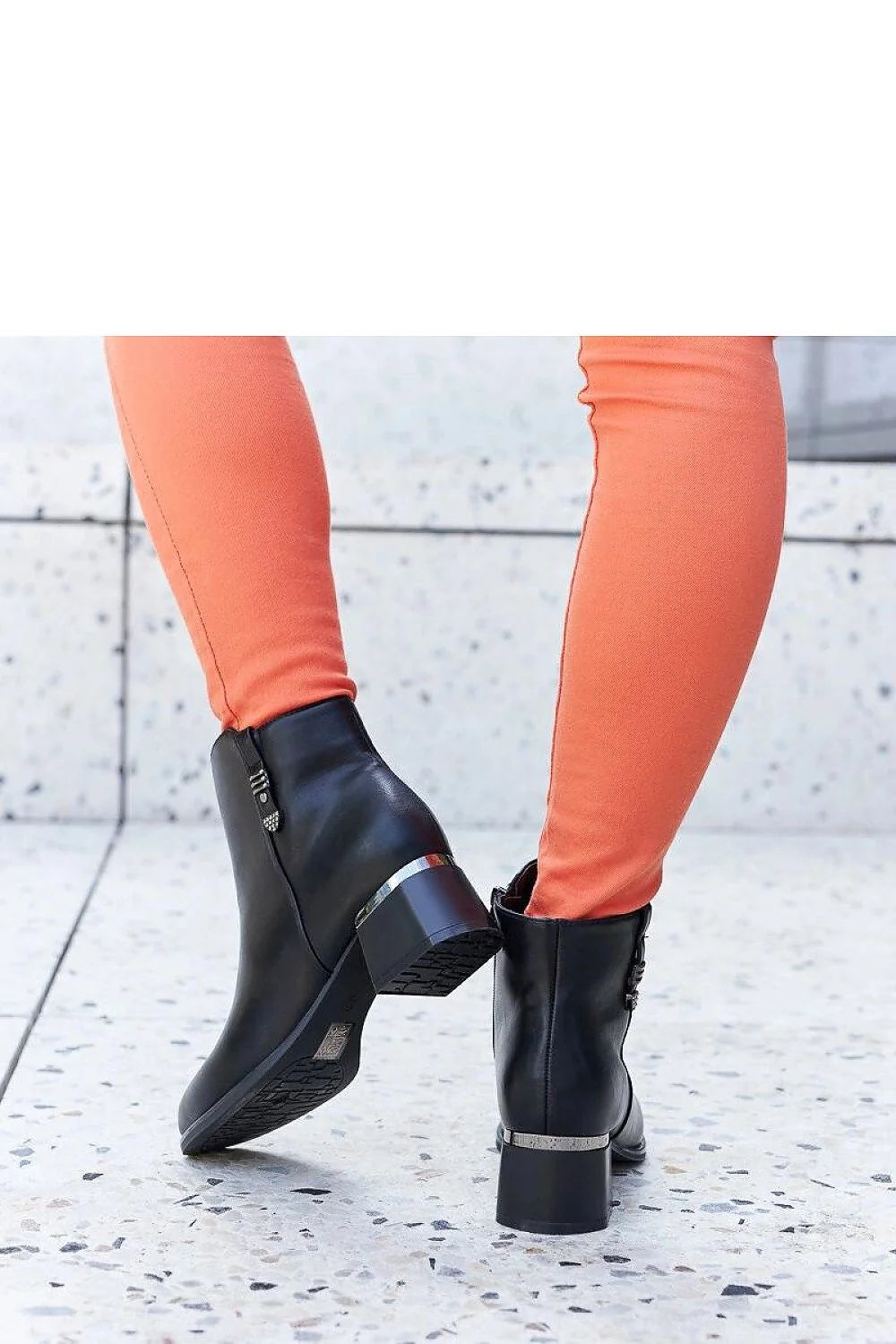 Bottines noires à talon stiletto en cuir verni de haute qualité, fermeture éclair latérale, bandes métalliques argentées, confortable, polyvalente pour femme, mode urbain et professionnel
