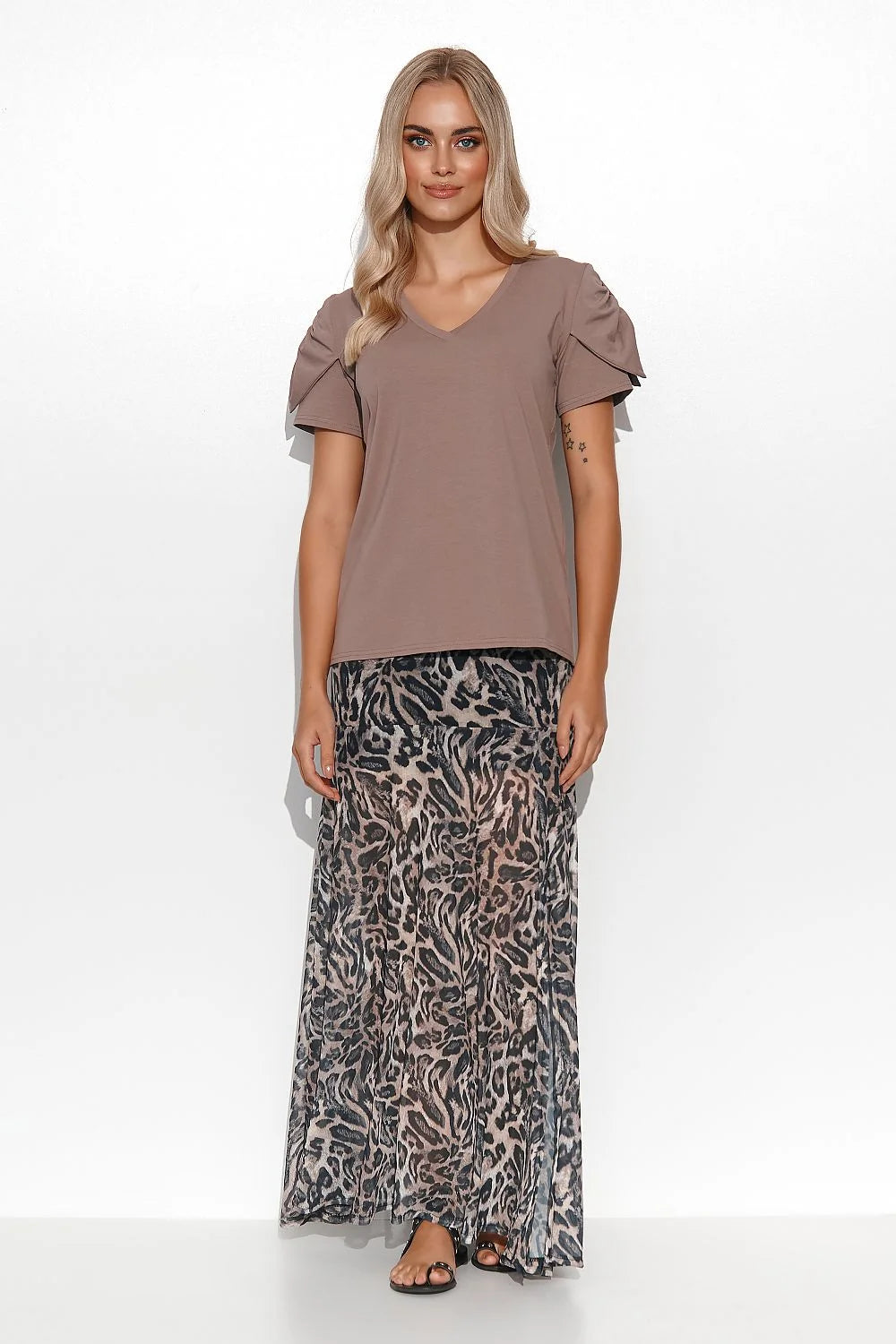 chemisier femme élégant col V manches courtes superposition tissu épaules taupe coton respirant coupe décontractée tombé fluide finitions soignées polyvalent