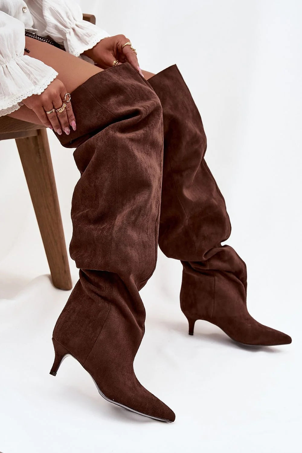 bottes cuissardes femme suédine écologique marron chocolat tige ample froissé bout pointu talon kitten bas élégantes raffinées pratiques