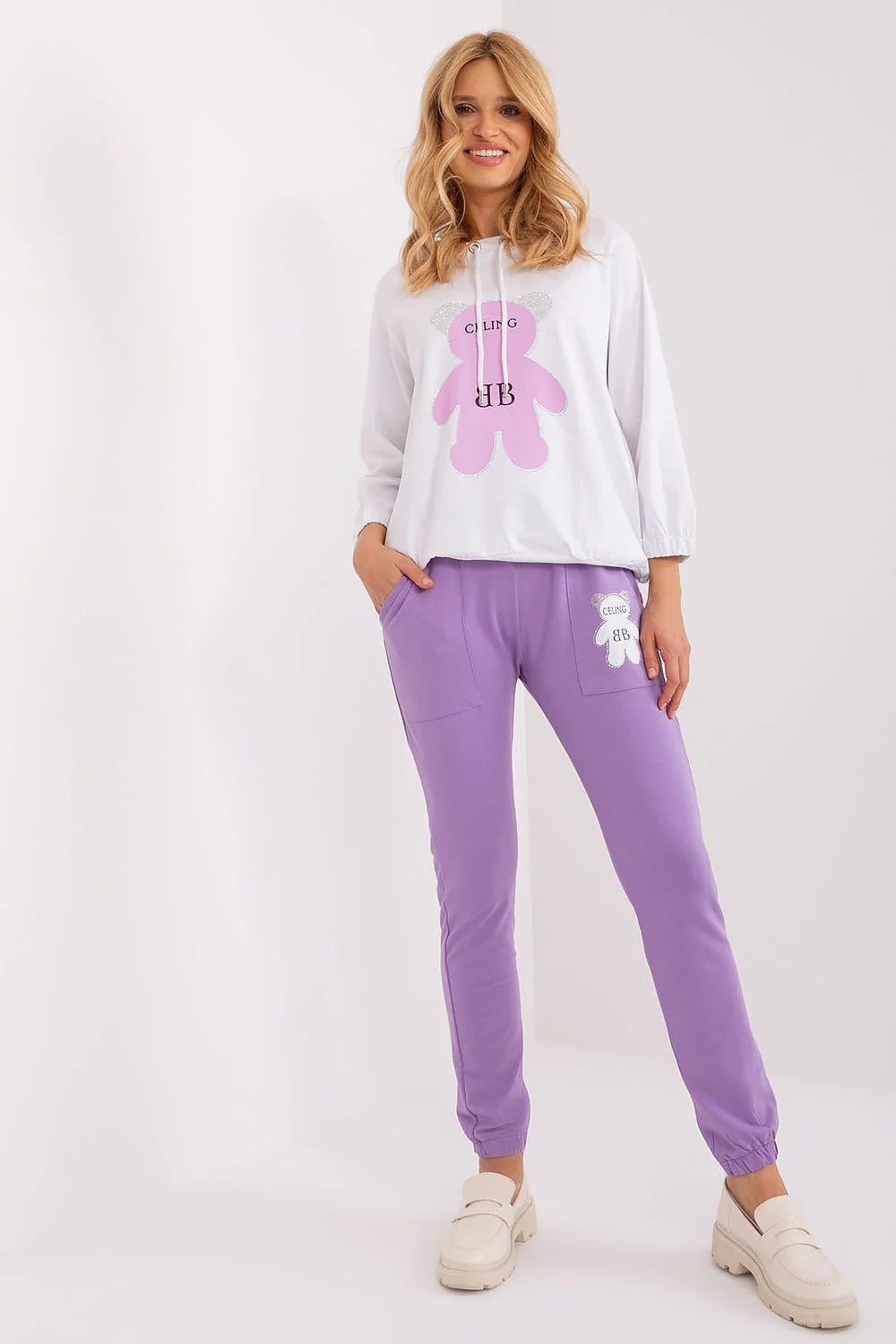 Ensemble de détente pour femmes, sweatshirt blanc ourson, joggers lavande, coton élasthanne, confort moderne